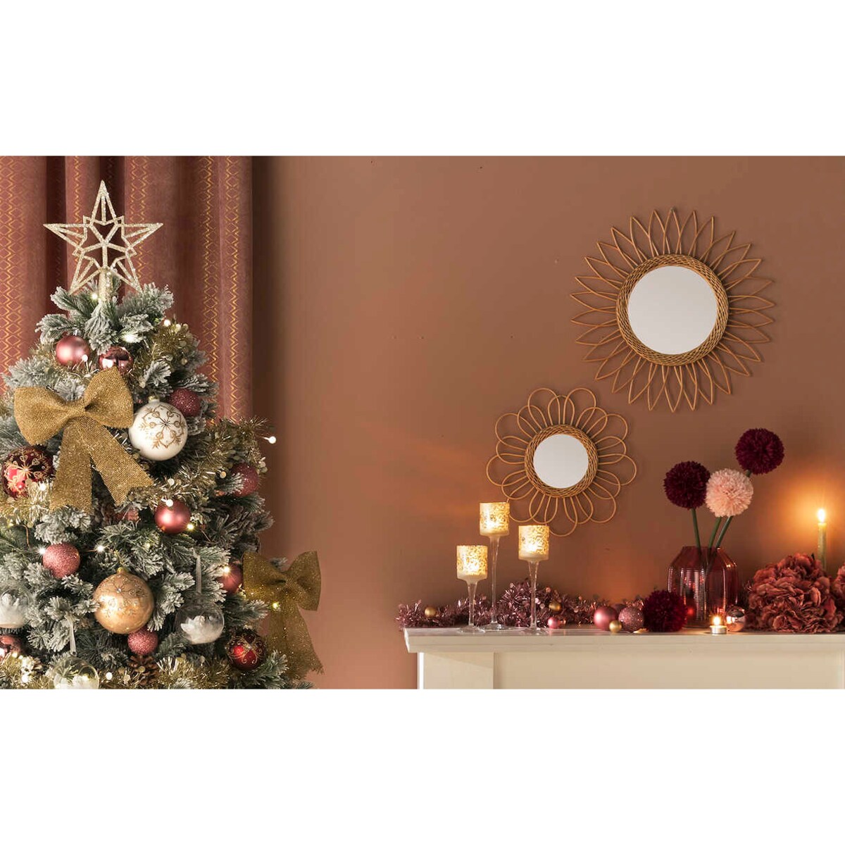 Lustro w ramie okrągłe wiszące z naturalnego rattanu w kształcie słońca