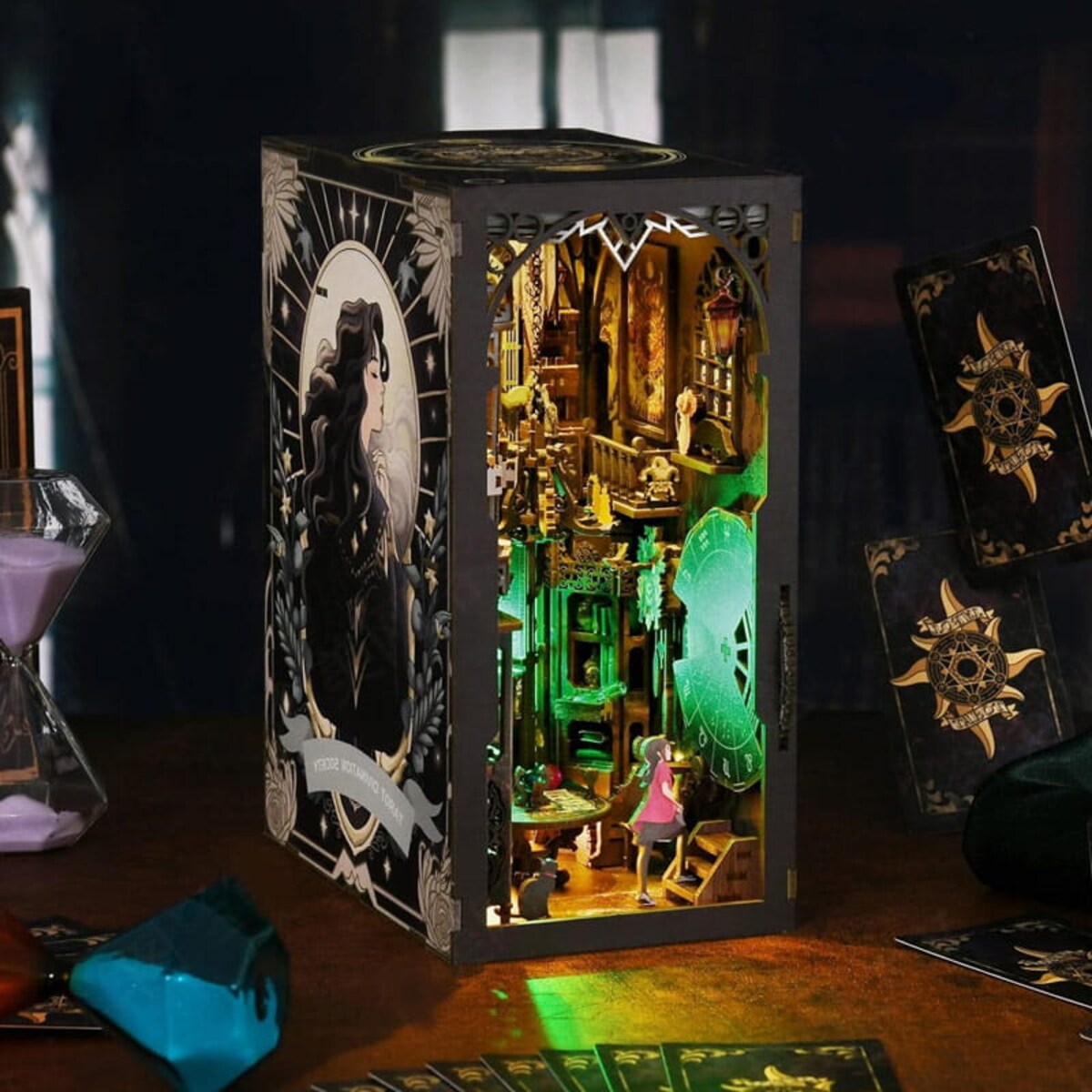 Miniaturowy domek Book Nook - Karty tarota