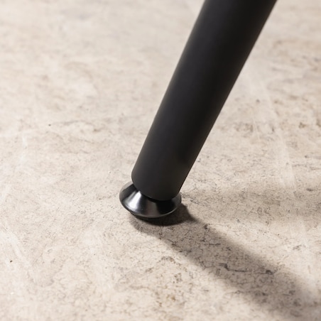 Fotel beżowy na metalowych nóżkach Hensa