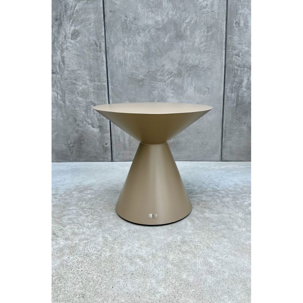 ALUMINIOWY STOLIK MATTEO SZAMPAŃSKI