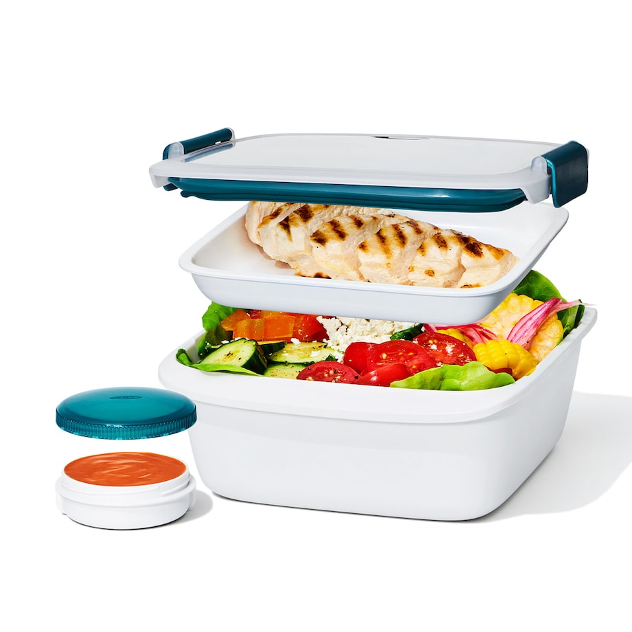 Lunchbox dwupoziomowy z pojemnikiem na sos Good Grips, 1500 ml,  OXO