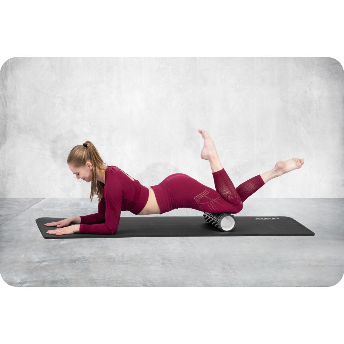 Roller wałek do masażu ćwiczeń z wypustkami Neo-Sport