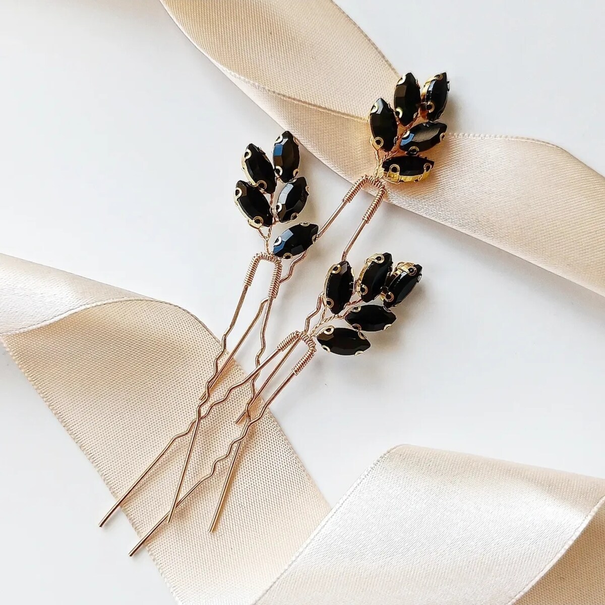 Szpilki do włosów z czarnymi kamieniami cyrkoniami złote ozdoby KOMPLET