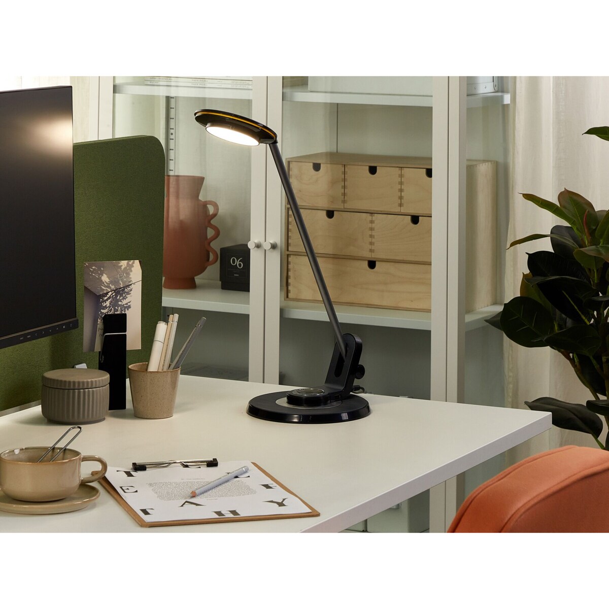 Lampa biurkowa LED metalowa z portem USB srebrno-czarna CORVUS