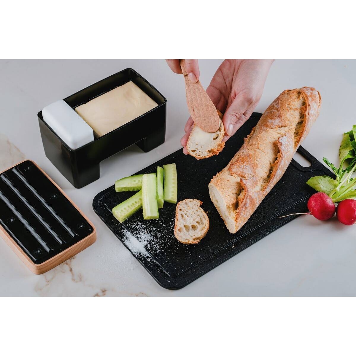 Maselniczka na wodę z drewnianą pokrywą