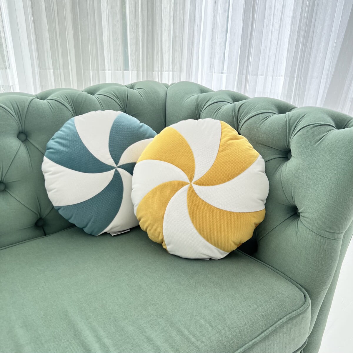 Okrągła poduszka cukierek - Yellow Candy