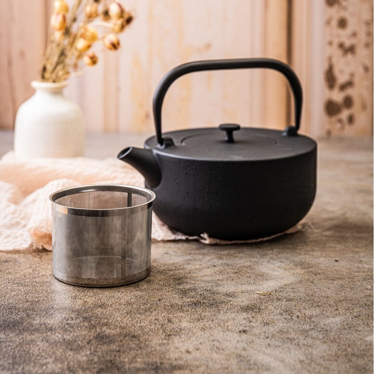 Czajniczek żeliwny Zaparzacz do herbaty ziół 1.1L KINGHOFF