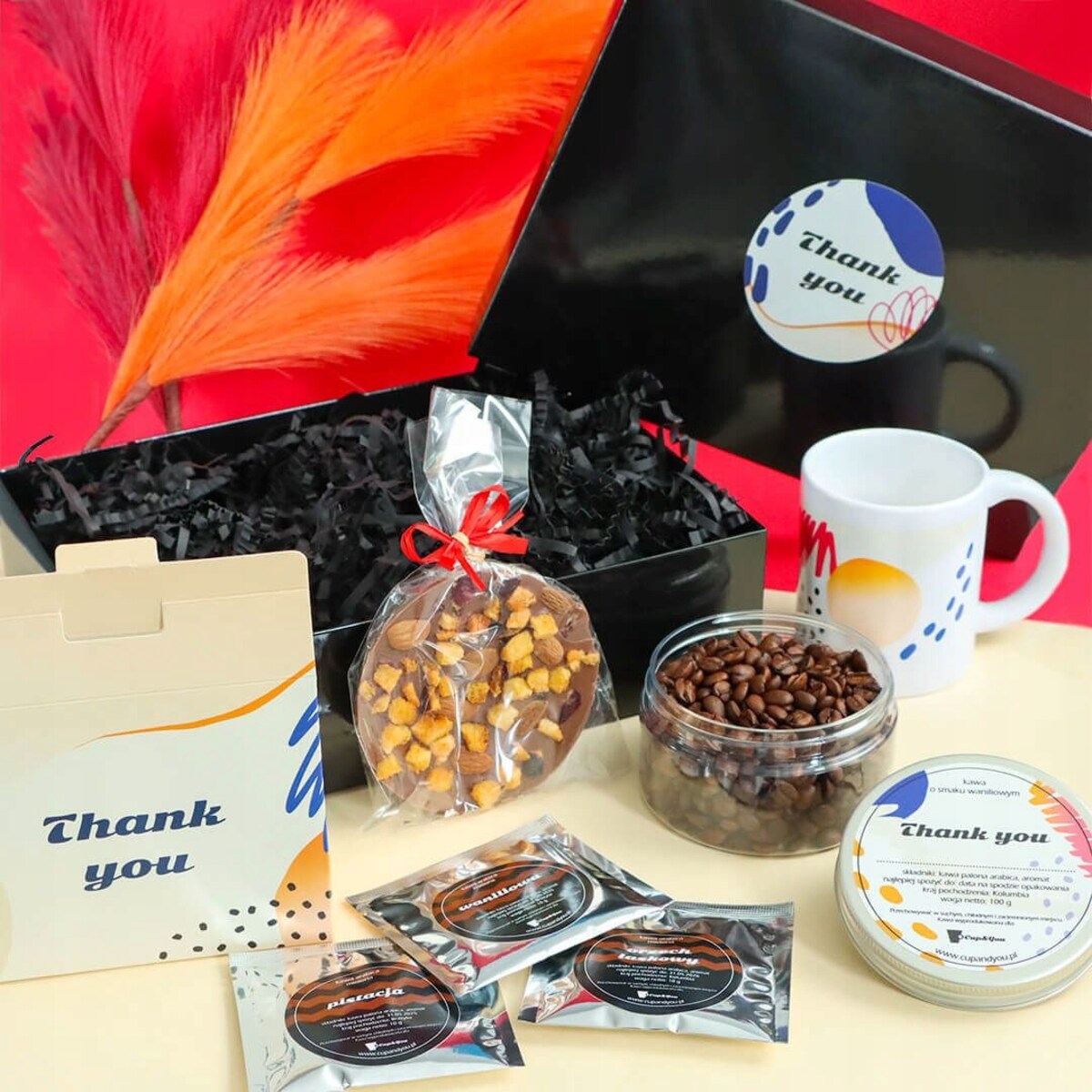 Zestaw prezentowy box "THANK YOU" z kawami smakowymi kubkiem i czekoladą z bakaliami - podziękowanie prezent upominek dla kobiety faceta niej niego