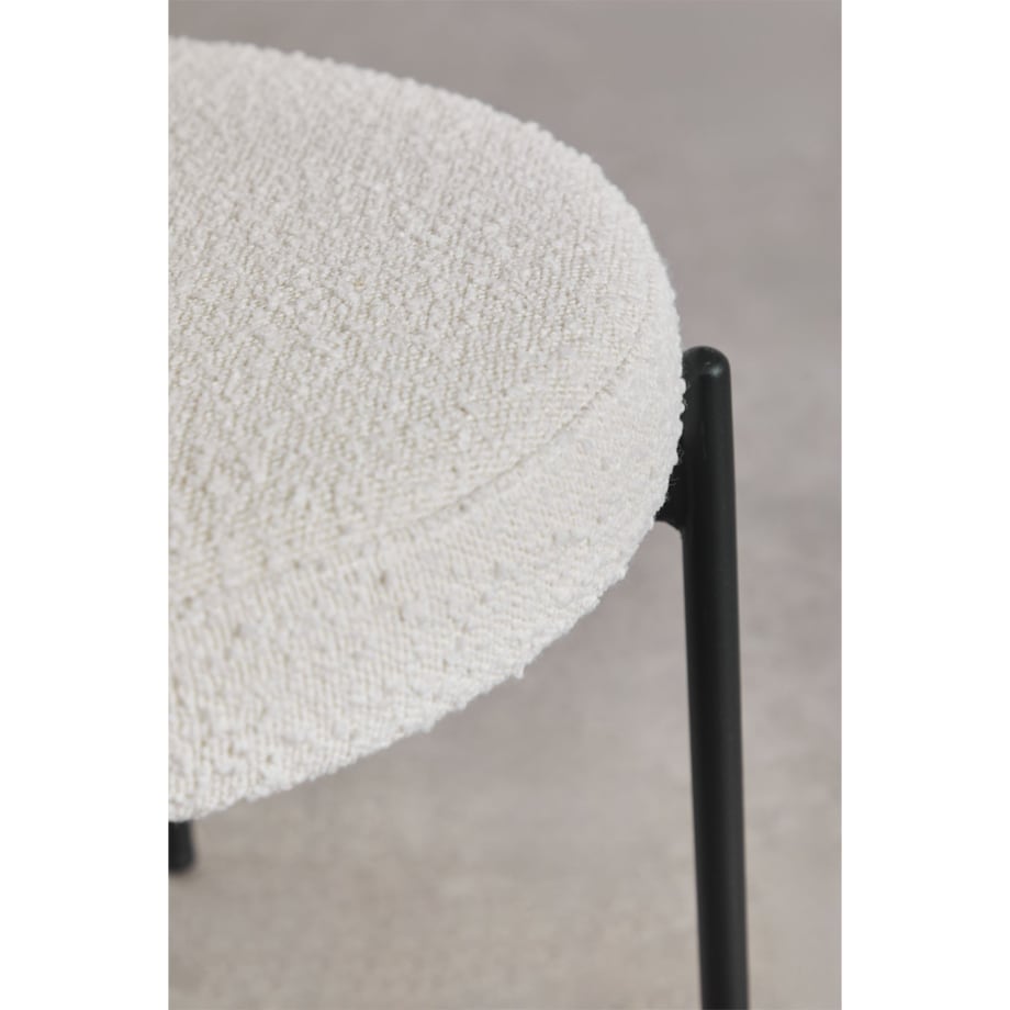 Krzesło na czarnej podstawie bouclé Anisa