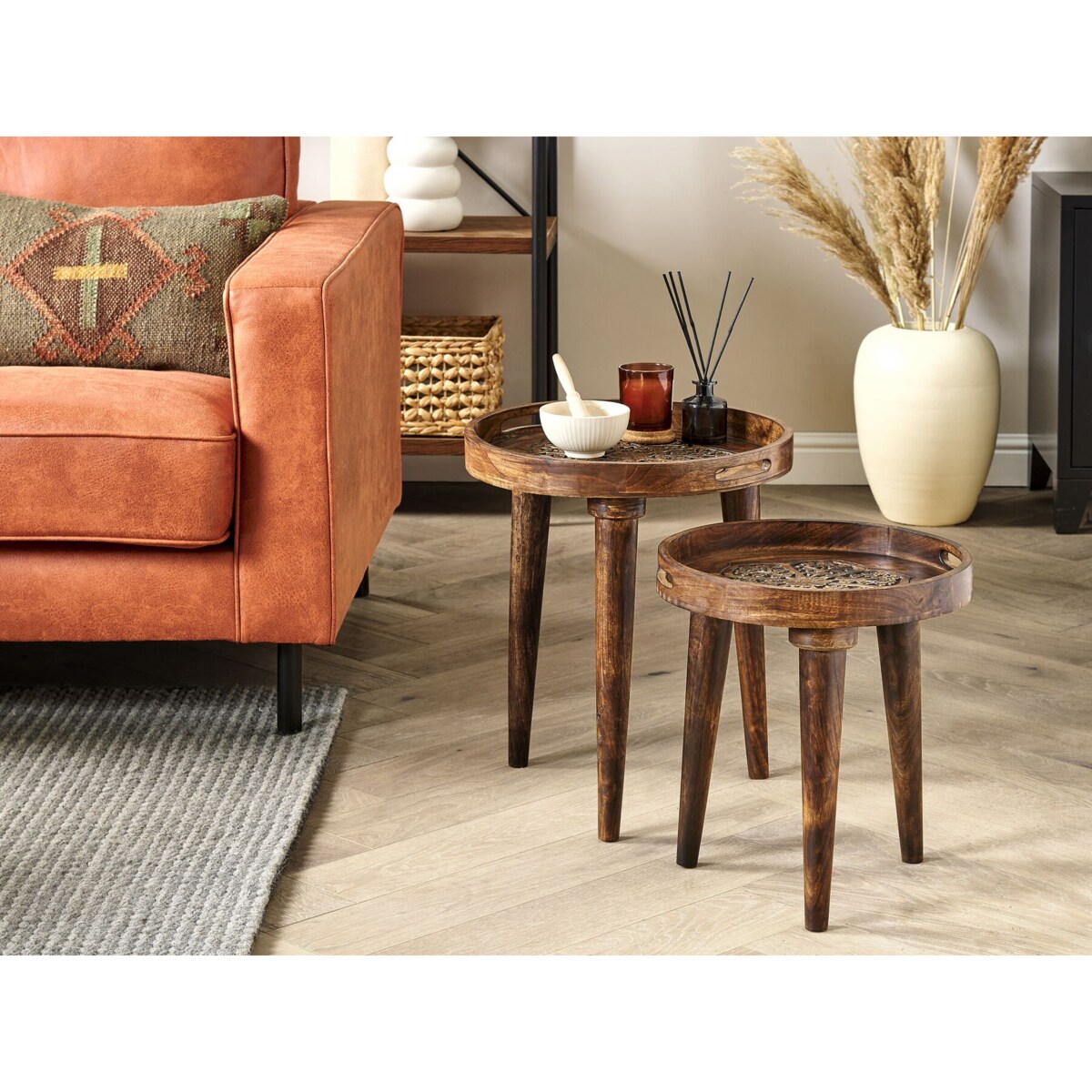 Zestaw 2 stolików pomocniczych z drewna mango ciemny ASTAI