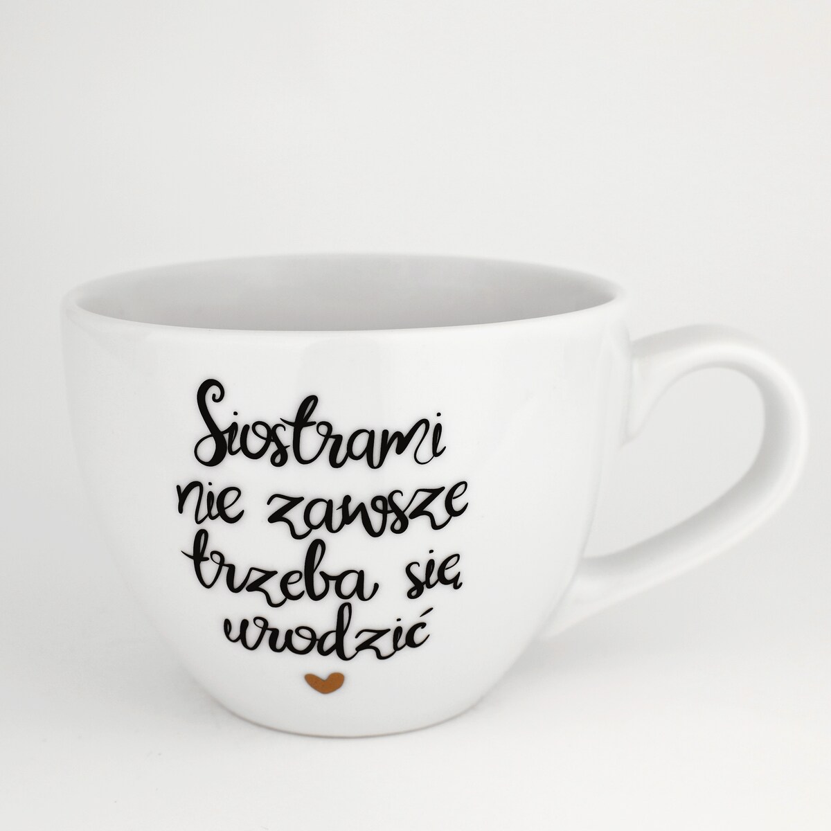 Biały kubek porcelanowy 500 ml - złote serce i napis siostrami nie zawsze trzeba się urodzić na urodziny dla przyjaciółki