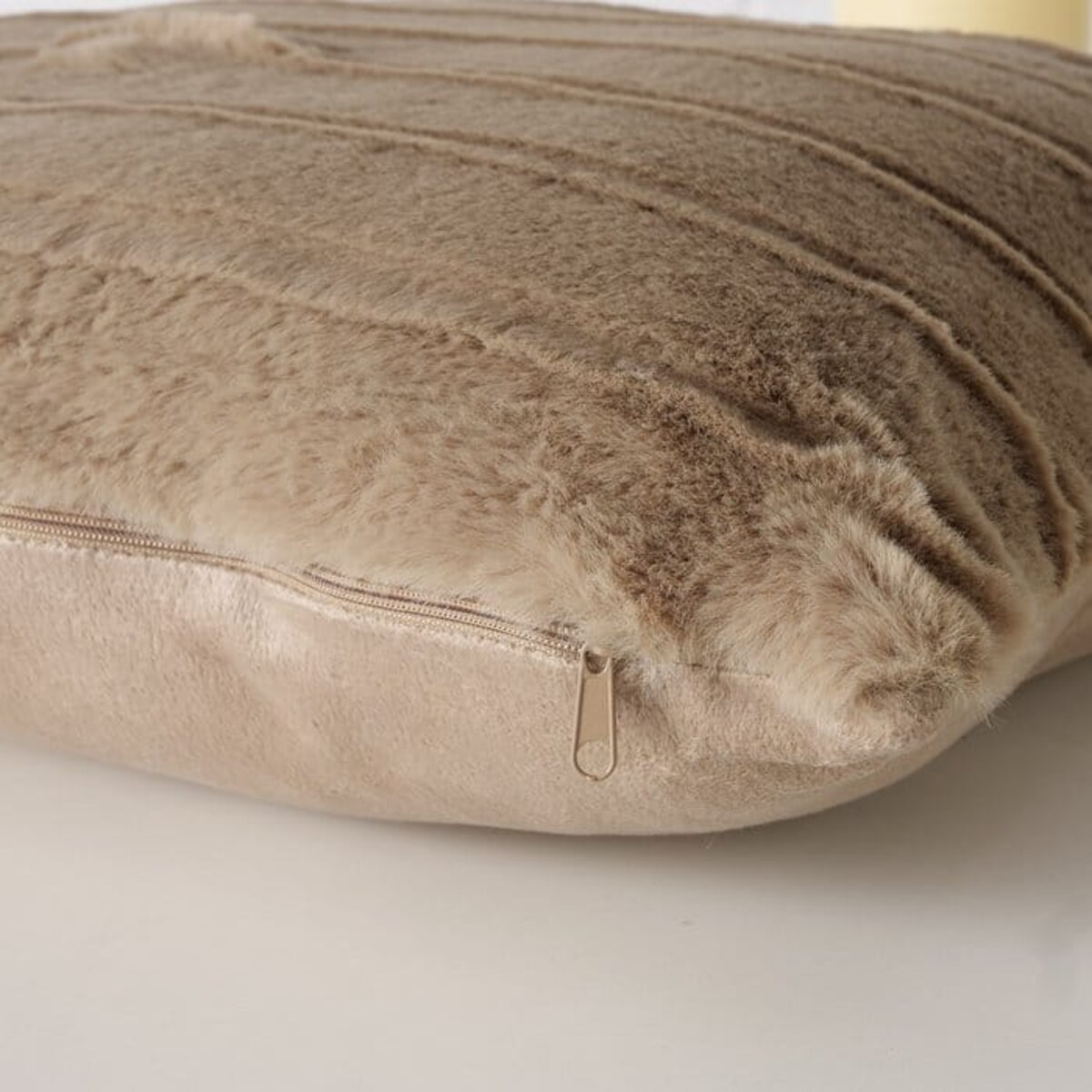 Poduszka Dekoracyjna Beżowa Futerko Strofo Ozdobna Dekoracyjna Sofę Kanapę