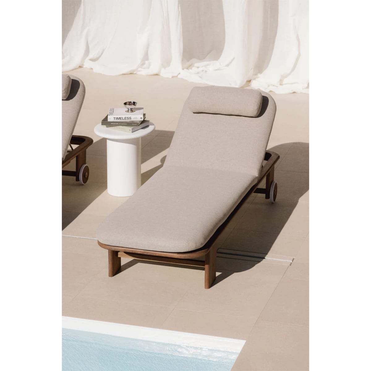 Leżak rozkładany z drewna akacjowego Uleno, ciemny