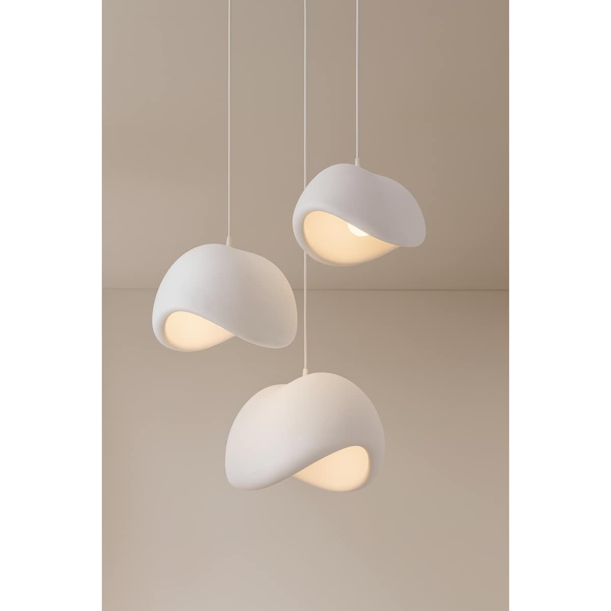 ZESTAW TRZECH LAMP WISZĄCYCH ASAHI BIAŁE