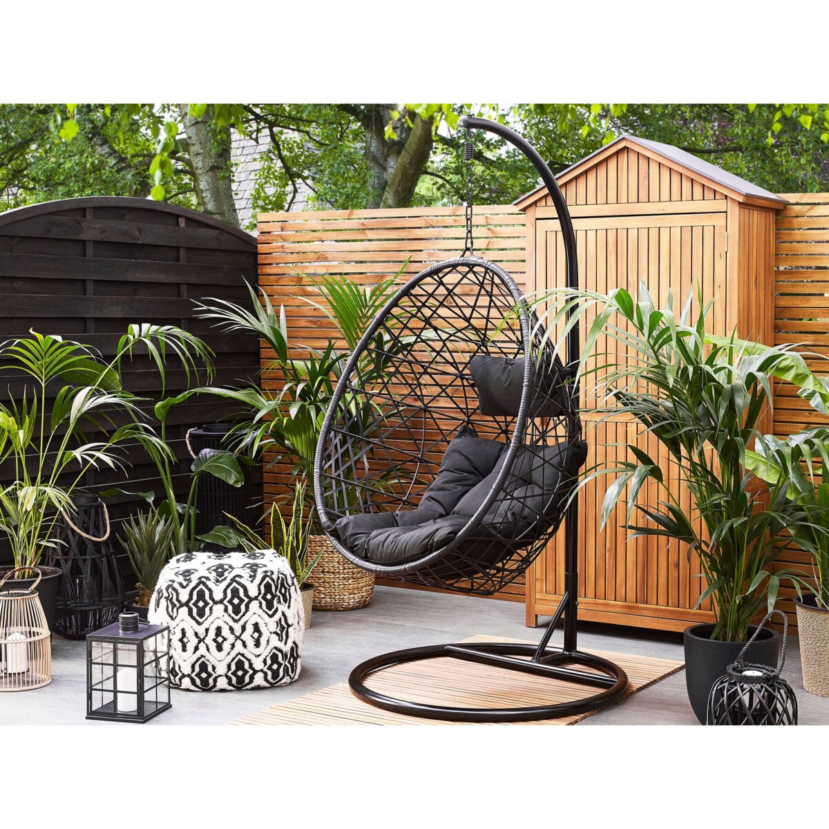 Fotel wiszący ze stojakiem z technorattanu czarny ALATRI