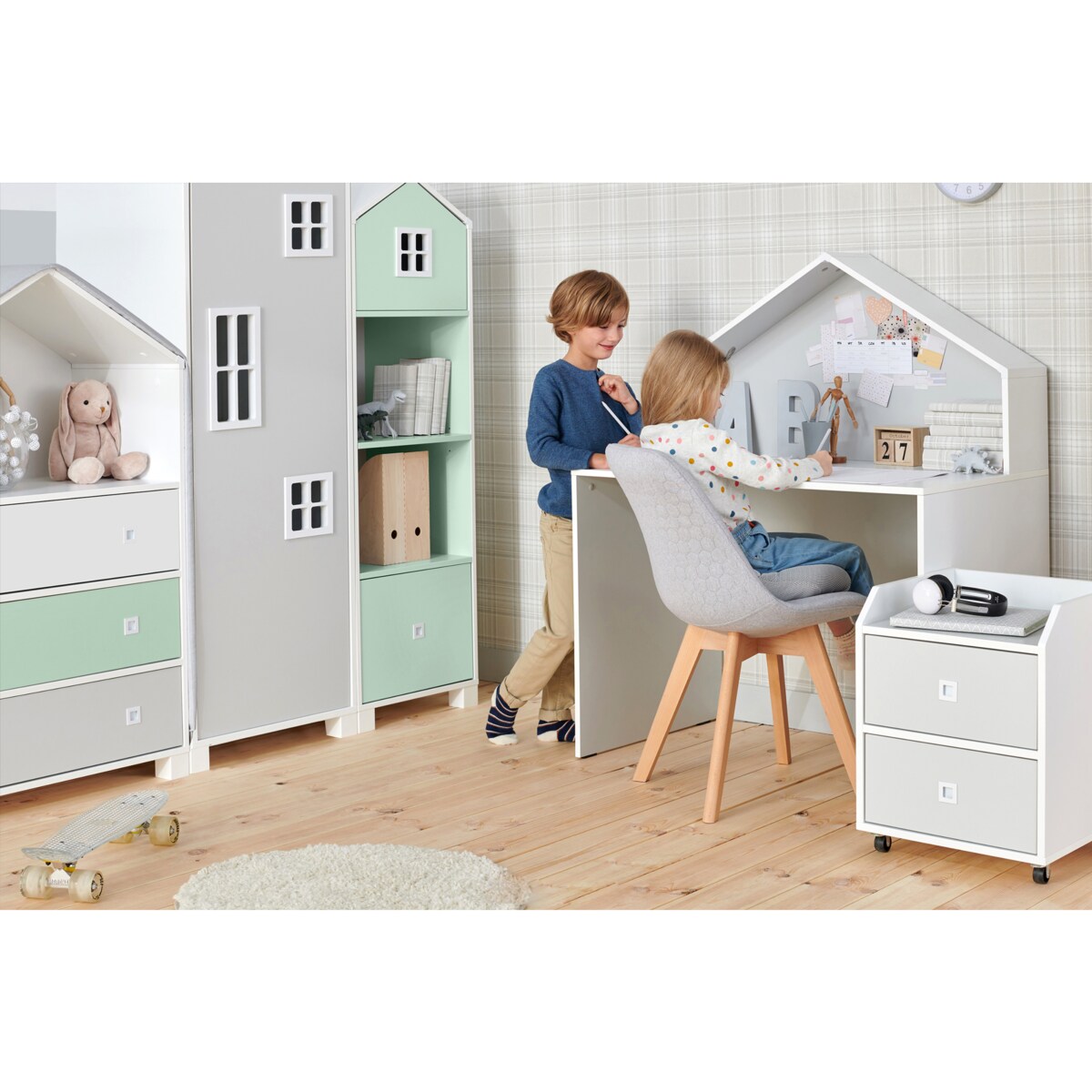KONSIMO MIRUM Biała komoda w kształcie domku dla dziecka w kolorze zielonym