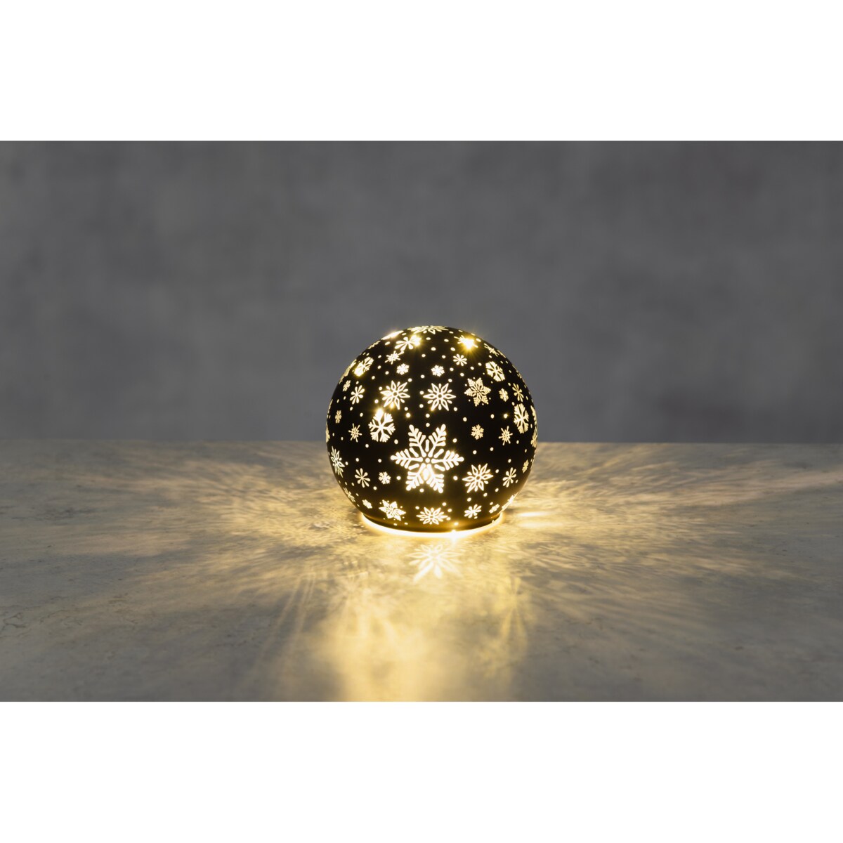 Szklana kula dekoracyjna z podświetleniem 3D LED, motyw śnieżynki, Ø 12 x 11 cm