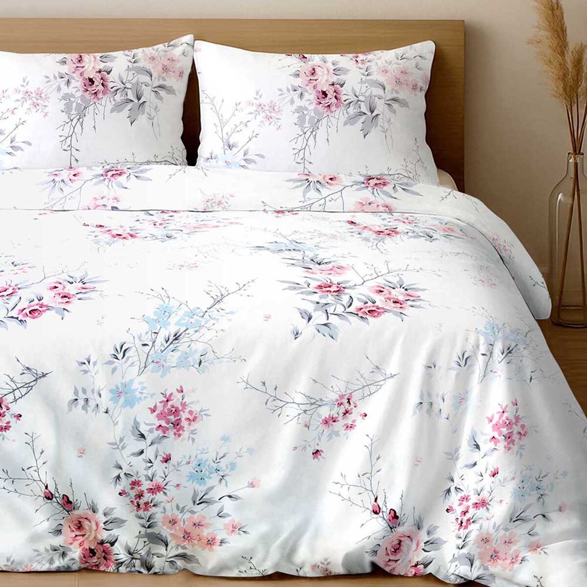 Pościel satyna bawełniana 160x200 Exclusive Gardenya biała w wiosenne różowe i niebieskie kwiaty