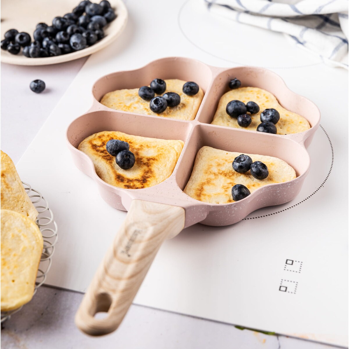 Patelnia marmurkowa 4 w 1 serca do naleśników jajek placków pancake 19x19cm RÓŻOWA KLAUSBERG