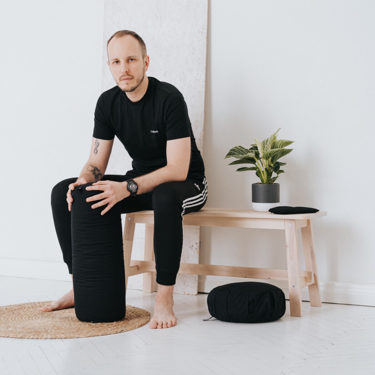 Duży wałek z łuską orkiszu 20x60 (czarny)