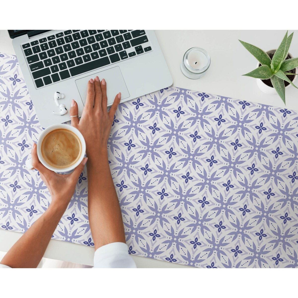 Fioletowa mata na biurko Kwiatowy wzór retro, 120x60 cm