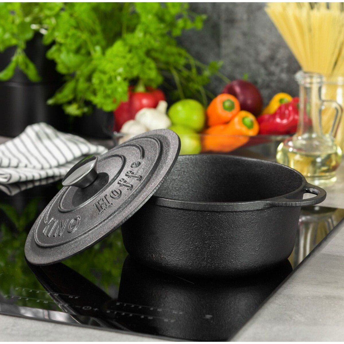 Garnek żeliwny na indukcję czarny 22cm 2.4L KINGHOFF