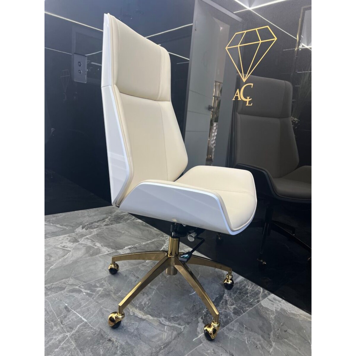 Zestaw mebli biurowych Prima: biurko białe glamour + fotel obrotowy