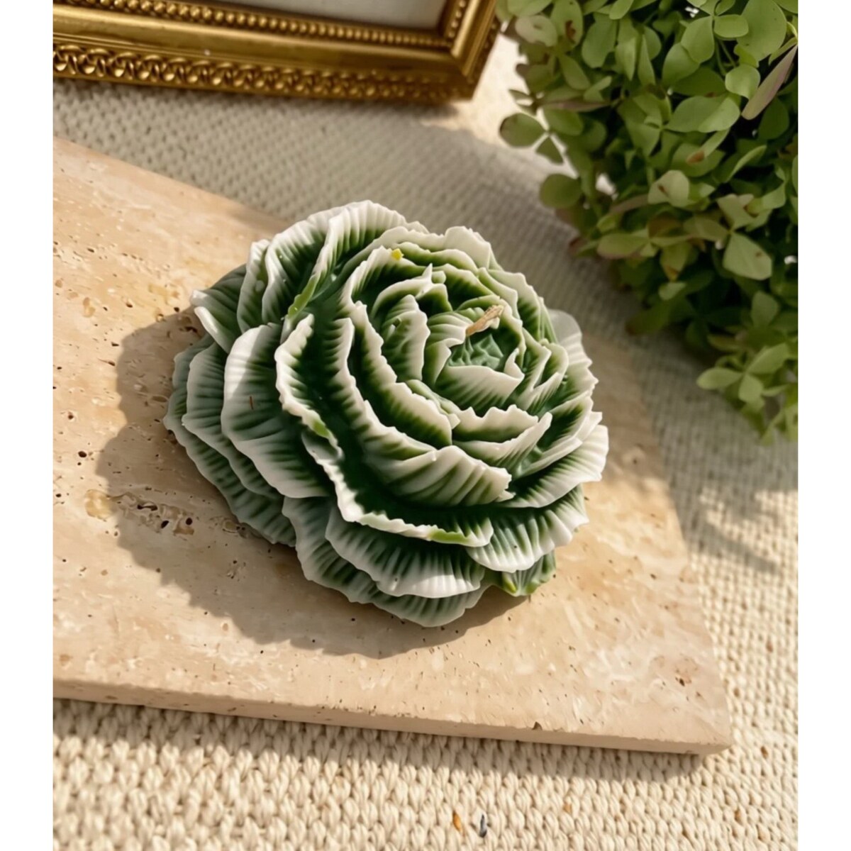Świeca sojowa ekologiczna dekoracyjna roz. M piwonia peonia zielona oliwkowa ombre "Peony Queen" 80x35mm
