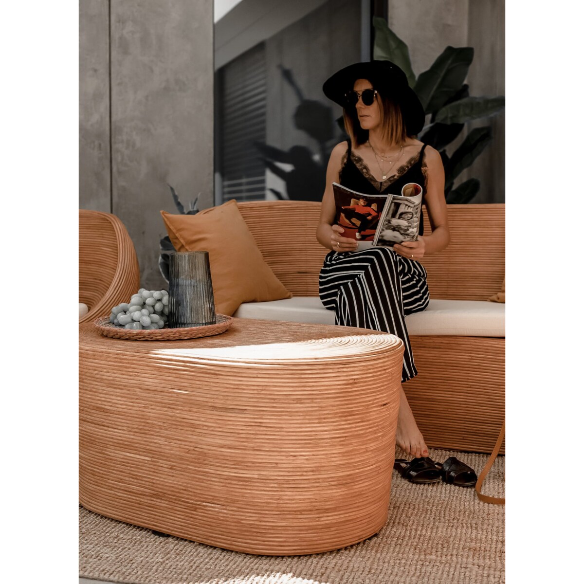 OVALNY RATTANOWY STOLIK TEGAL KONIAK