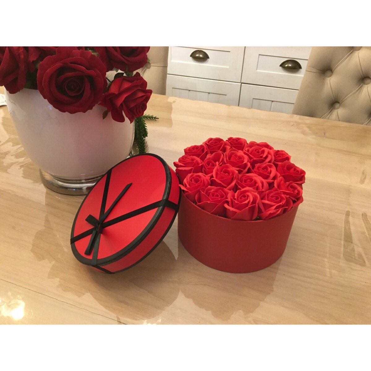 W PUDEŁKU KWIATY RÓŻE MYDLANE pachnące na prezent kobiet 18 urodziny box