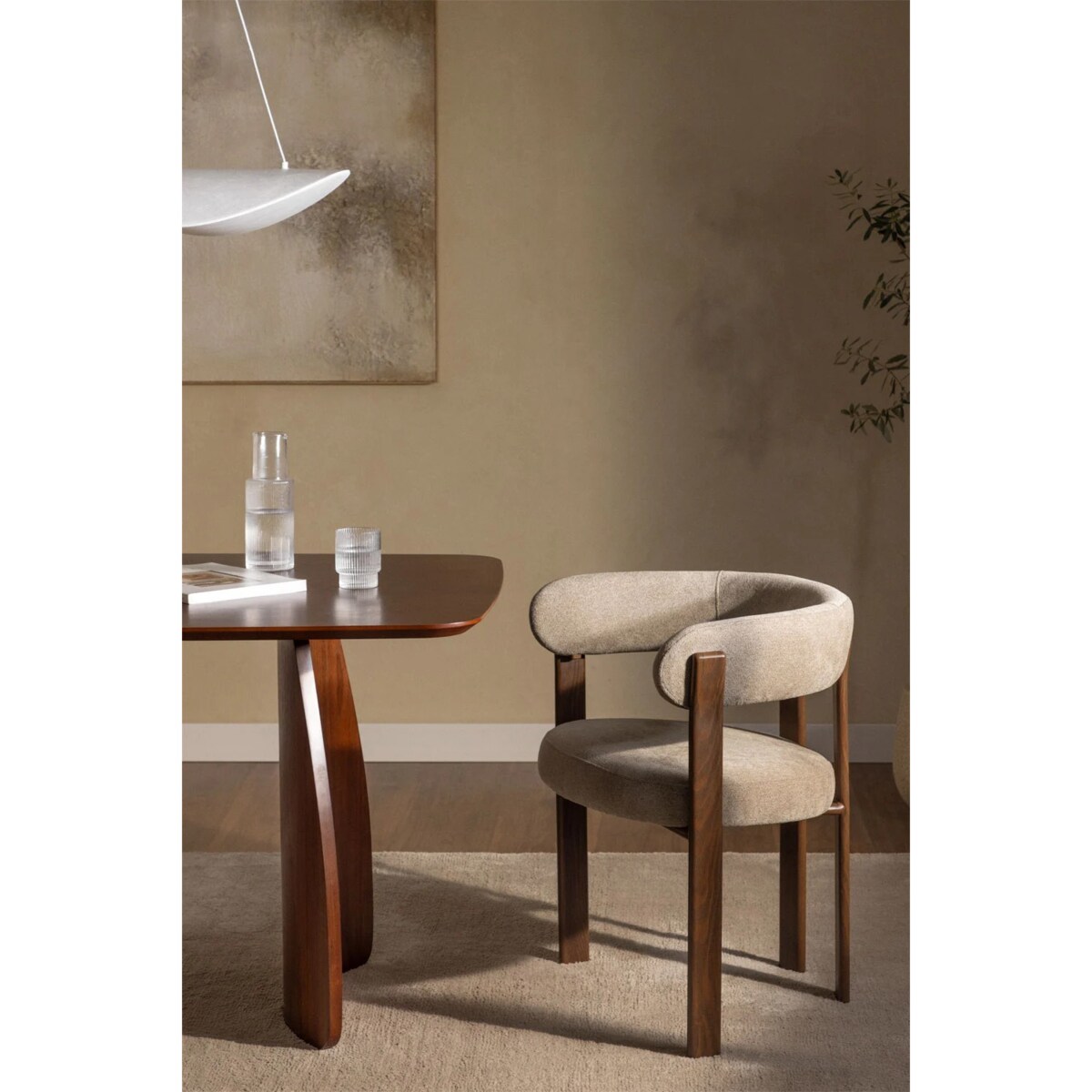 Krzesło z podłokietnikami tapicerowane Jolie, kawa z mlekiem