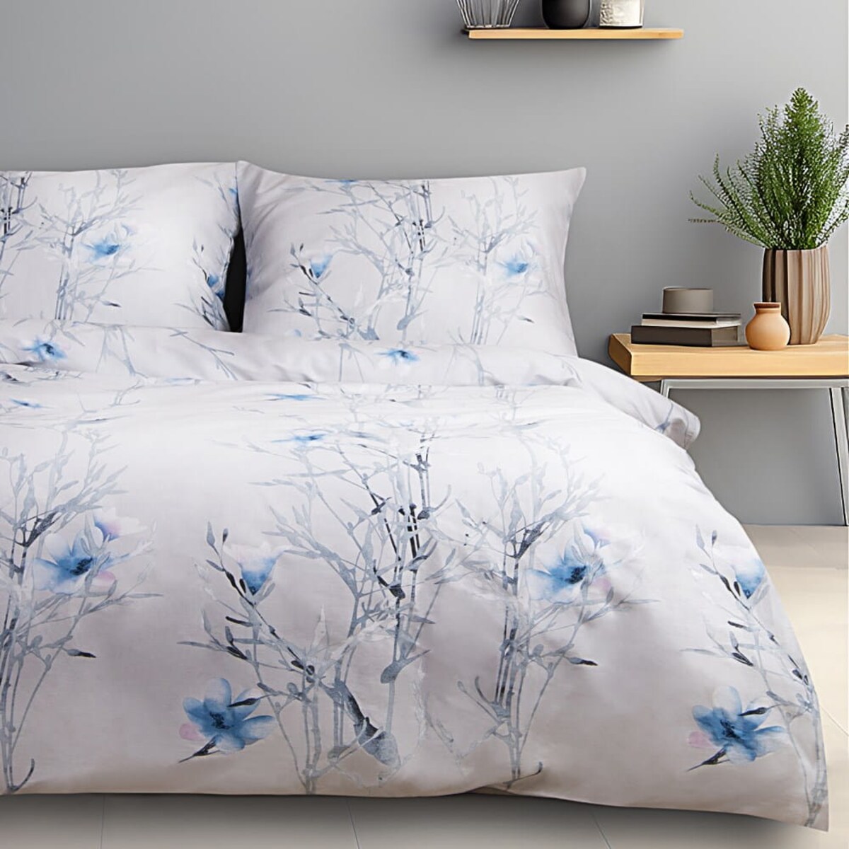 Pościel satyna bawełniana 220x200 Satynlove jasna w pastelowe błękitne kwiatki