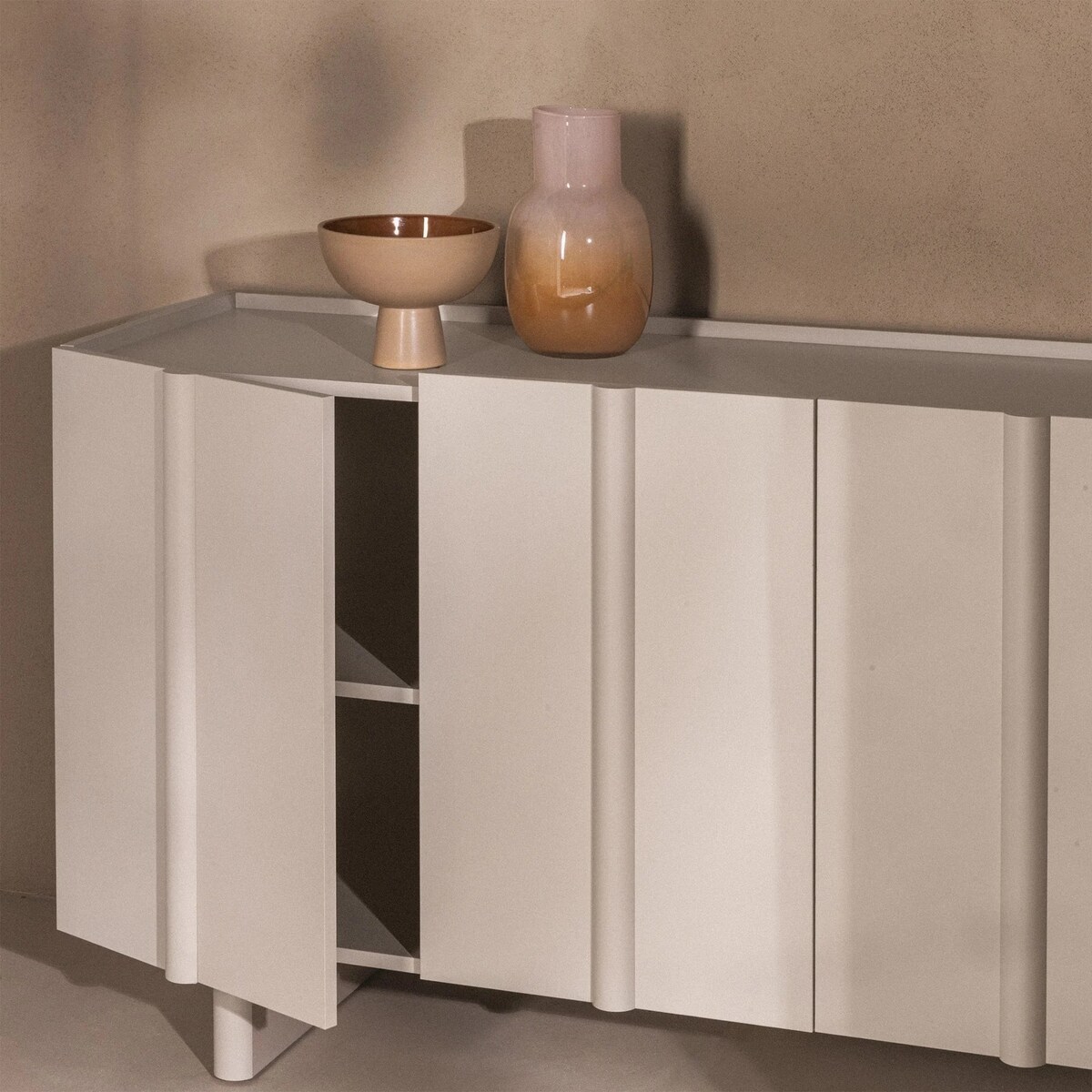 Komoda 4-drzwiowa 86x184x48 cm POPS kaszmirowa