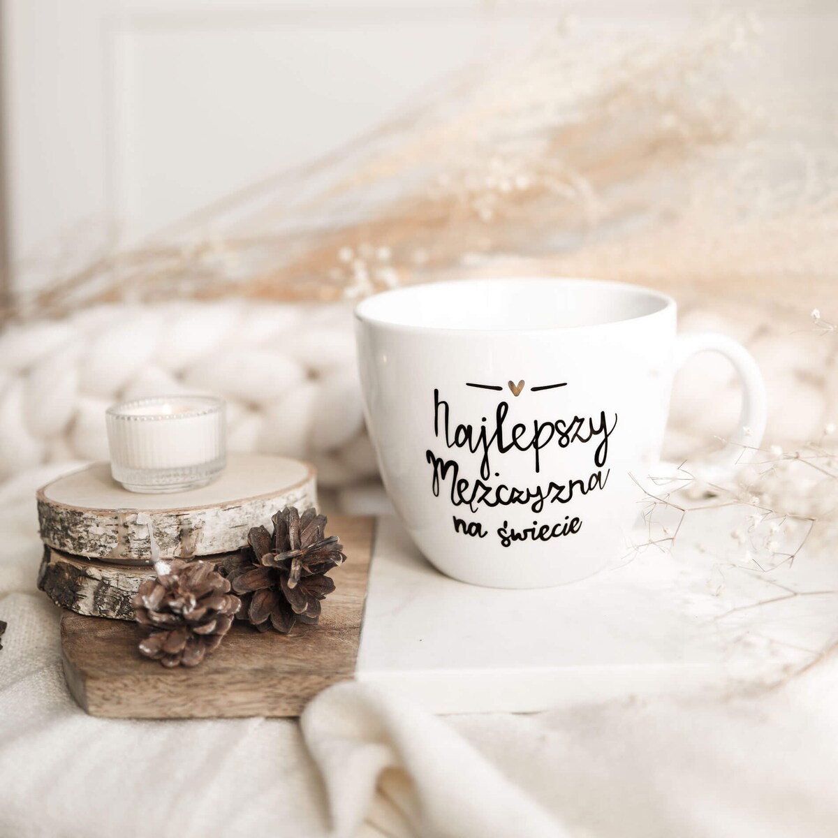 Biały kubek porcelanowy 1 litra - Motyw złotego serca z napisem najlepszy mężczyzna na świecie na dzień chłopaka dla mężczyzny