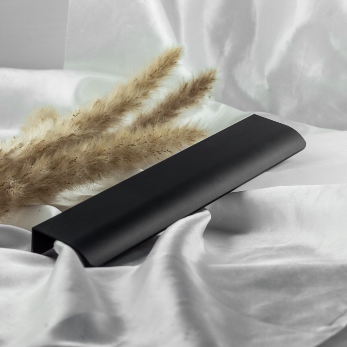 Uchwyt do mebli czarny meblowy krawędziowy do szafek szuflad mat loft 160mm