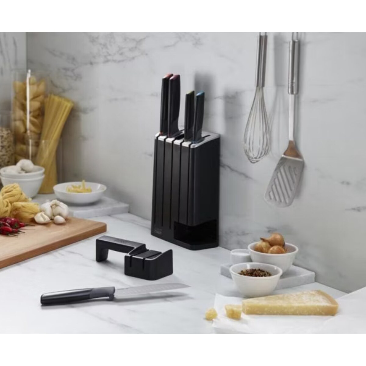 Zestaw 5 noży w bloku z ostrzałką Elevate, Joseph Joseph