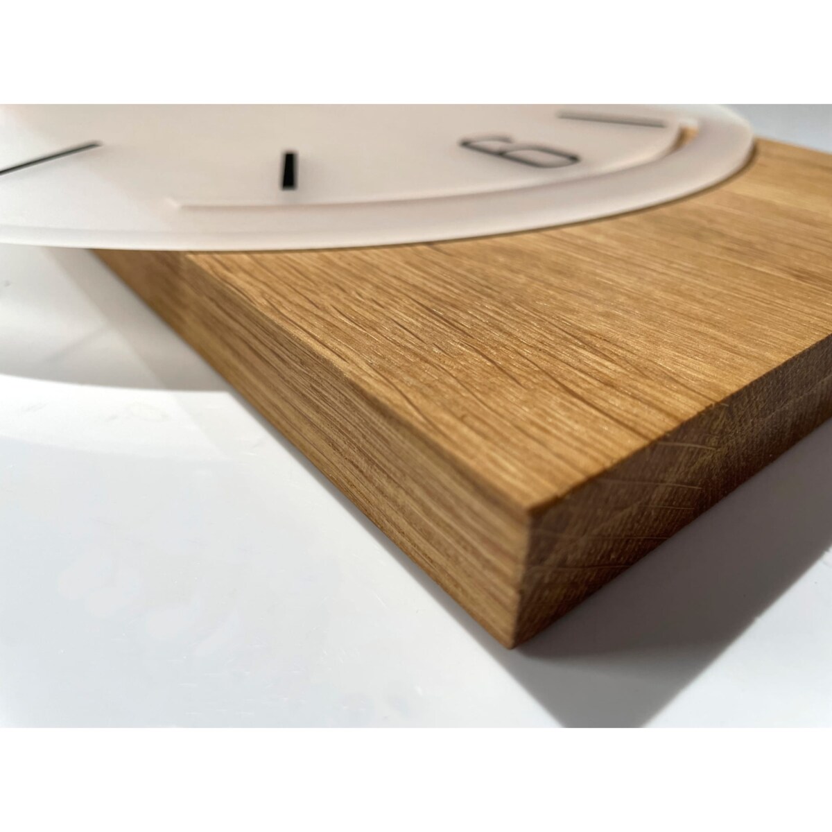 Drewniany zegar ścienny Geometric 40cm biały mrożony