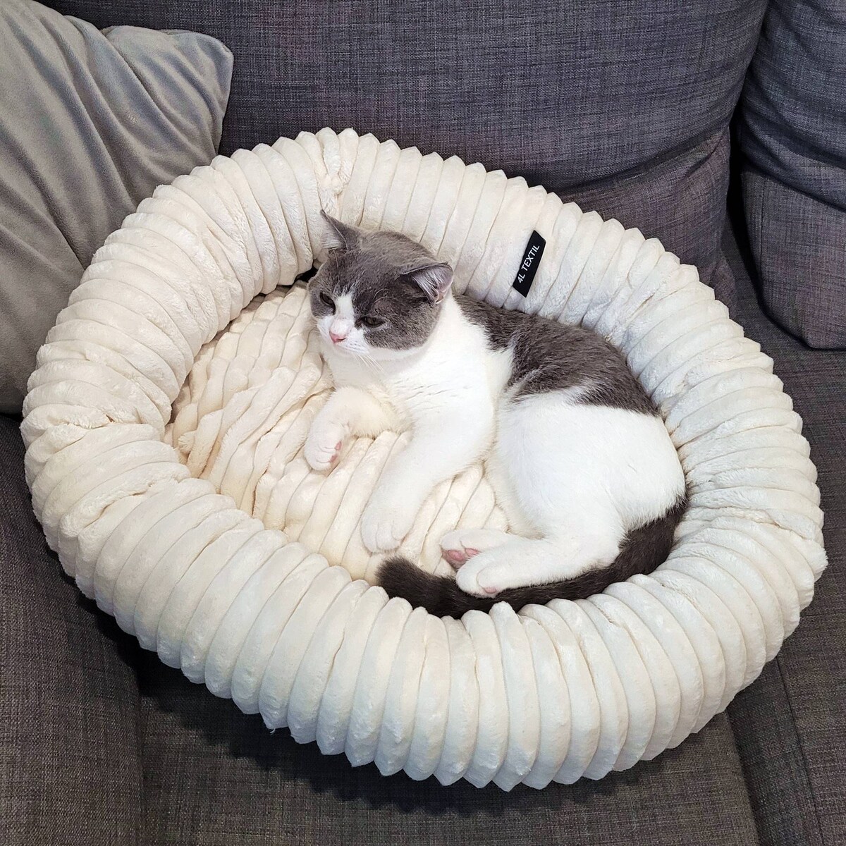 Urocze legowisko dla psa lub kota LUNA, 75x65 cm, Ecru