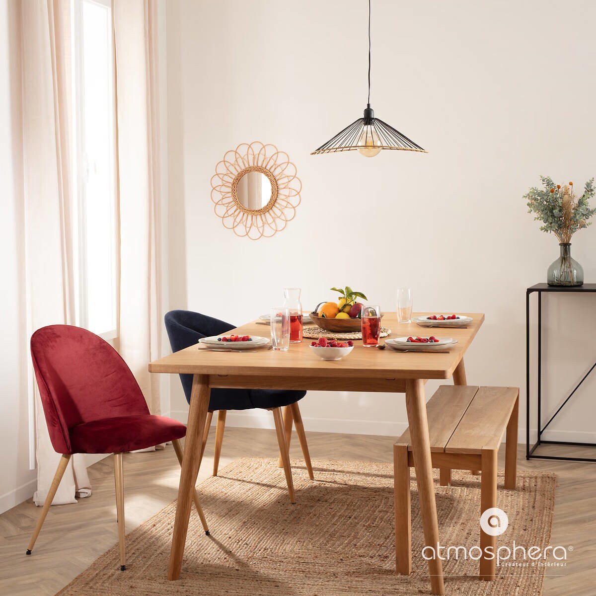 Lustro w plecionej ramie, niespotykany przedmiot z wikliny o ciekawej formie do salonu lub sypialni