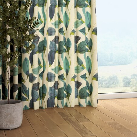 Zasłona na taśmie marszczącej 1 szt. 130x245 liście w kolorze szmaragdowej zieleni z fioletem na lnianym tle