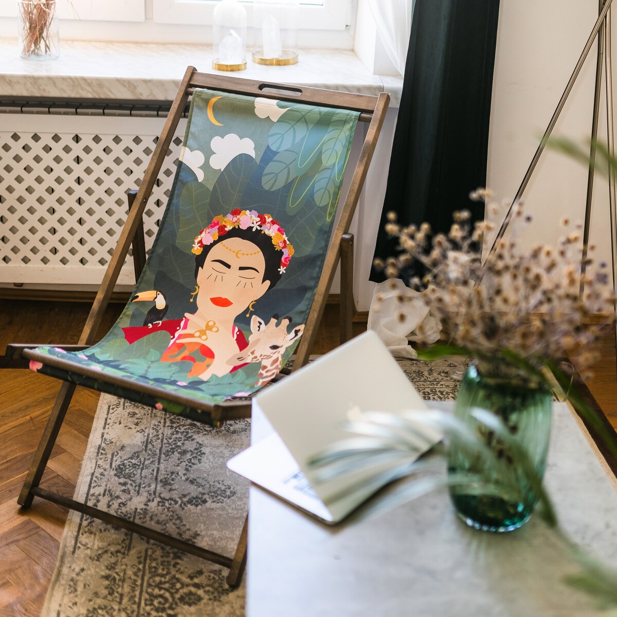 Leżak drewniany poszerzony Frida na prezent, zdejmowany materiał Laba Poland