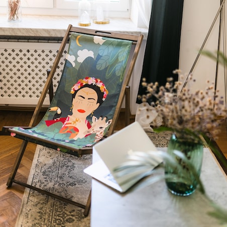 Leżak drewniany poszerzony Frida na prezent, zdejmowany materiał Laba Poland