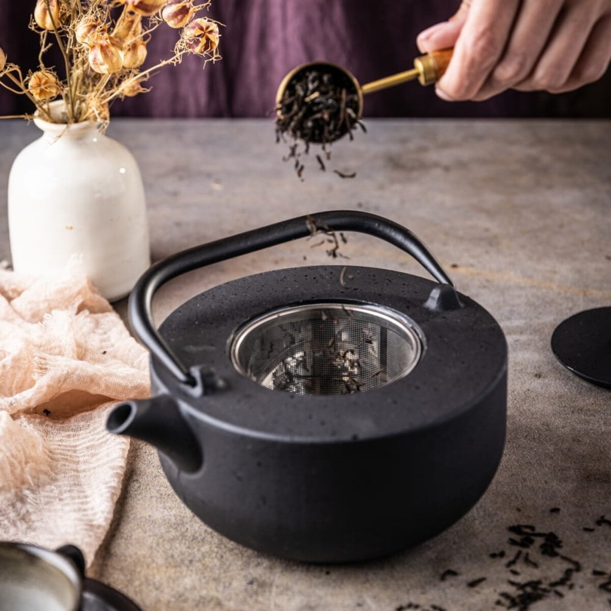 Czajniczek żeliwny Zaparzacz do herbaty ziół 1.1L KINGHOFF