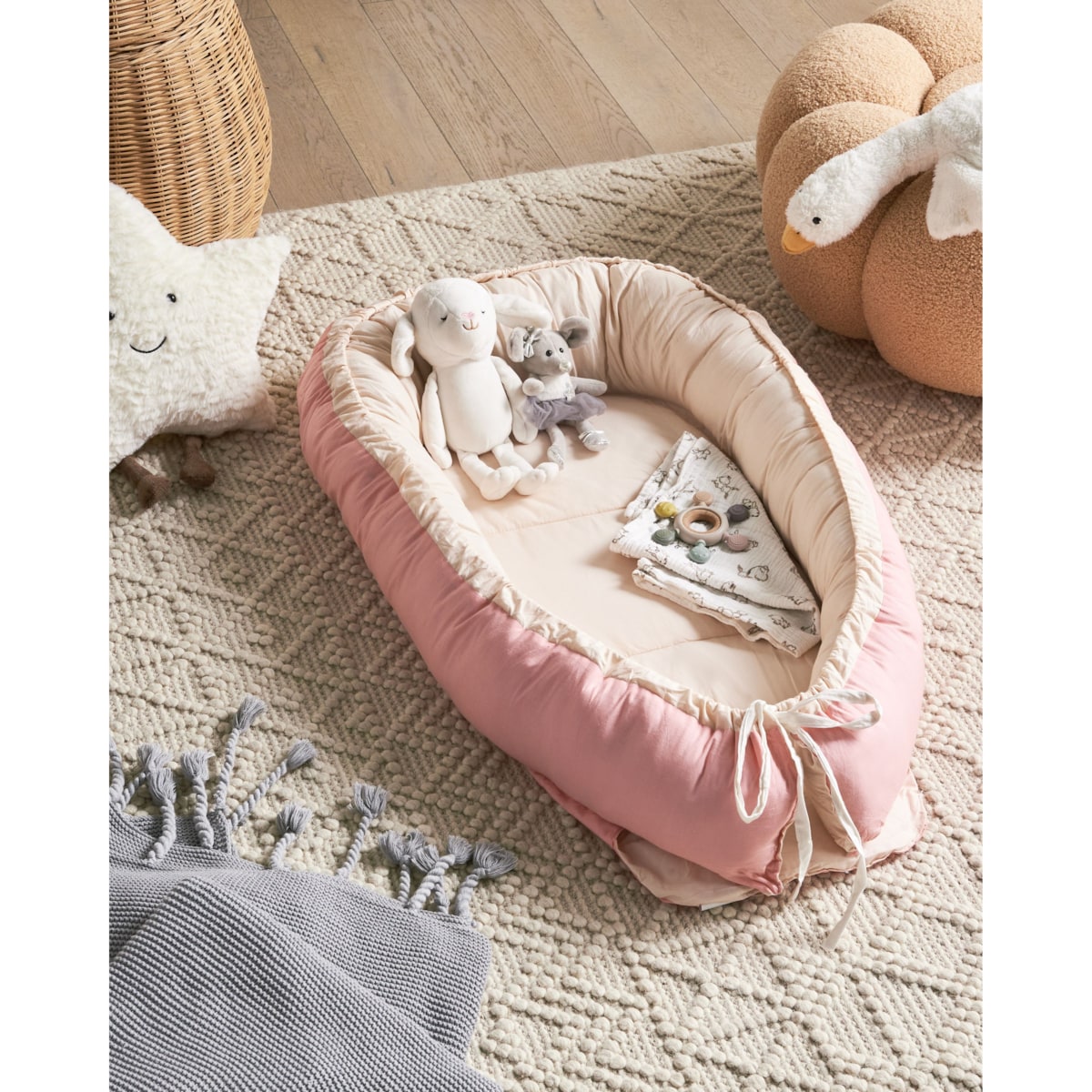 Kokon niemowlęcy 55 x 90 cm różowy z beżowym EREB