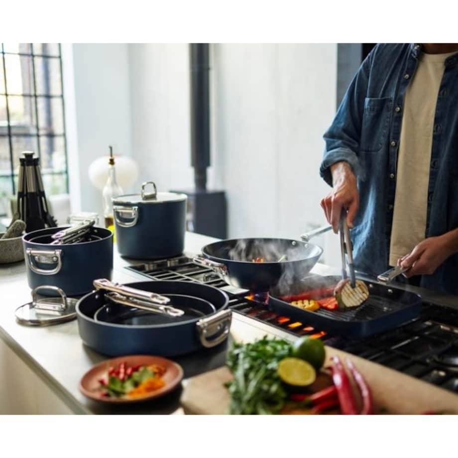 Zestaw 3 naczyń z pokrywkami + stojak Space Joseph Joseph