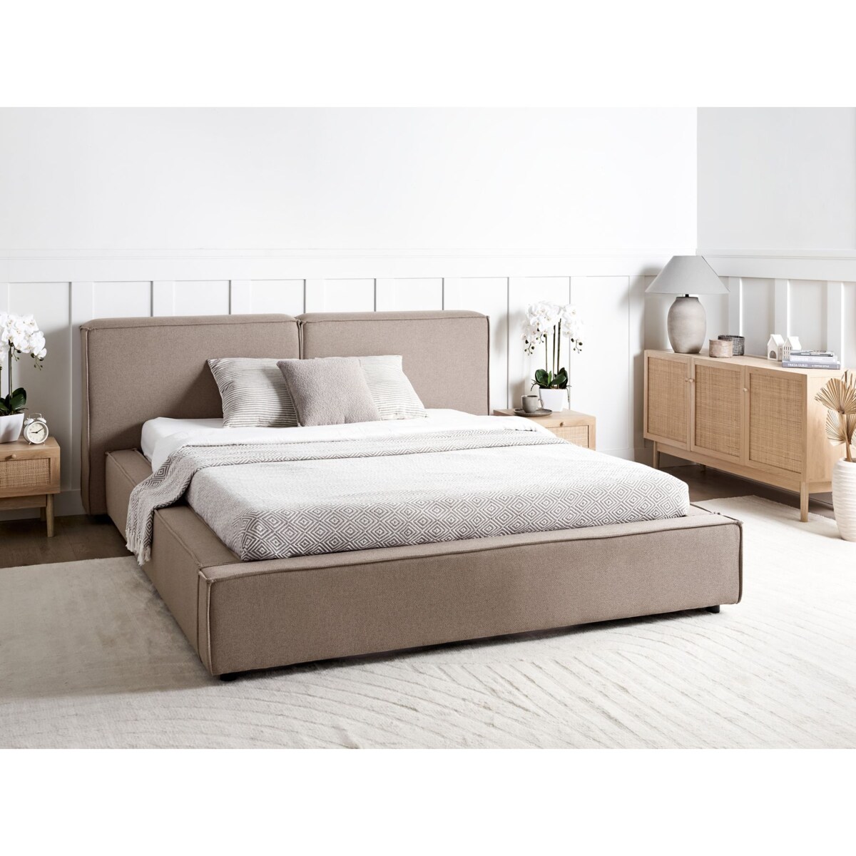 Łóżko tapicerowane 160 x 200 cm jasnobrązowe LINARDS