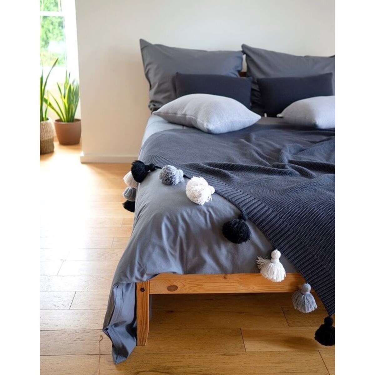 Narzuta z frędzlami grafitowa 155 x 240 cm