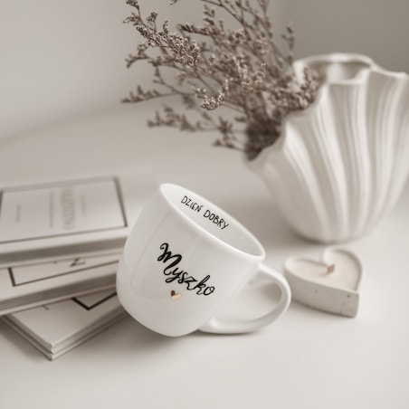 Biały Kubek Porcelanowy 300 ml - Napis Dzień Dobry Myszko ze Złotym Sercem dla Partnerki na Rocznicę