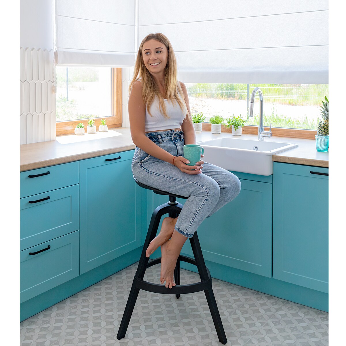 Hoker Preto 58x58x85cm, 58 x 68 x 85 cm