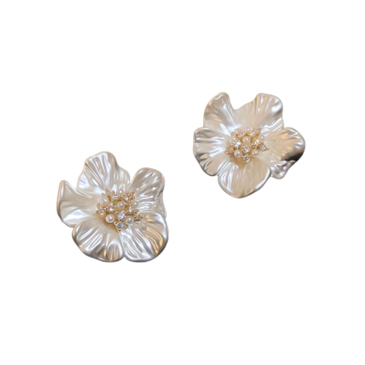 Kwiatowe kolczyki krótkie przy uchu 2,50cm złote perłowe płatki ślub wesele